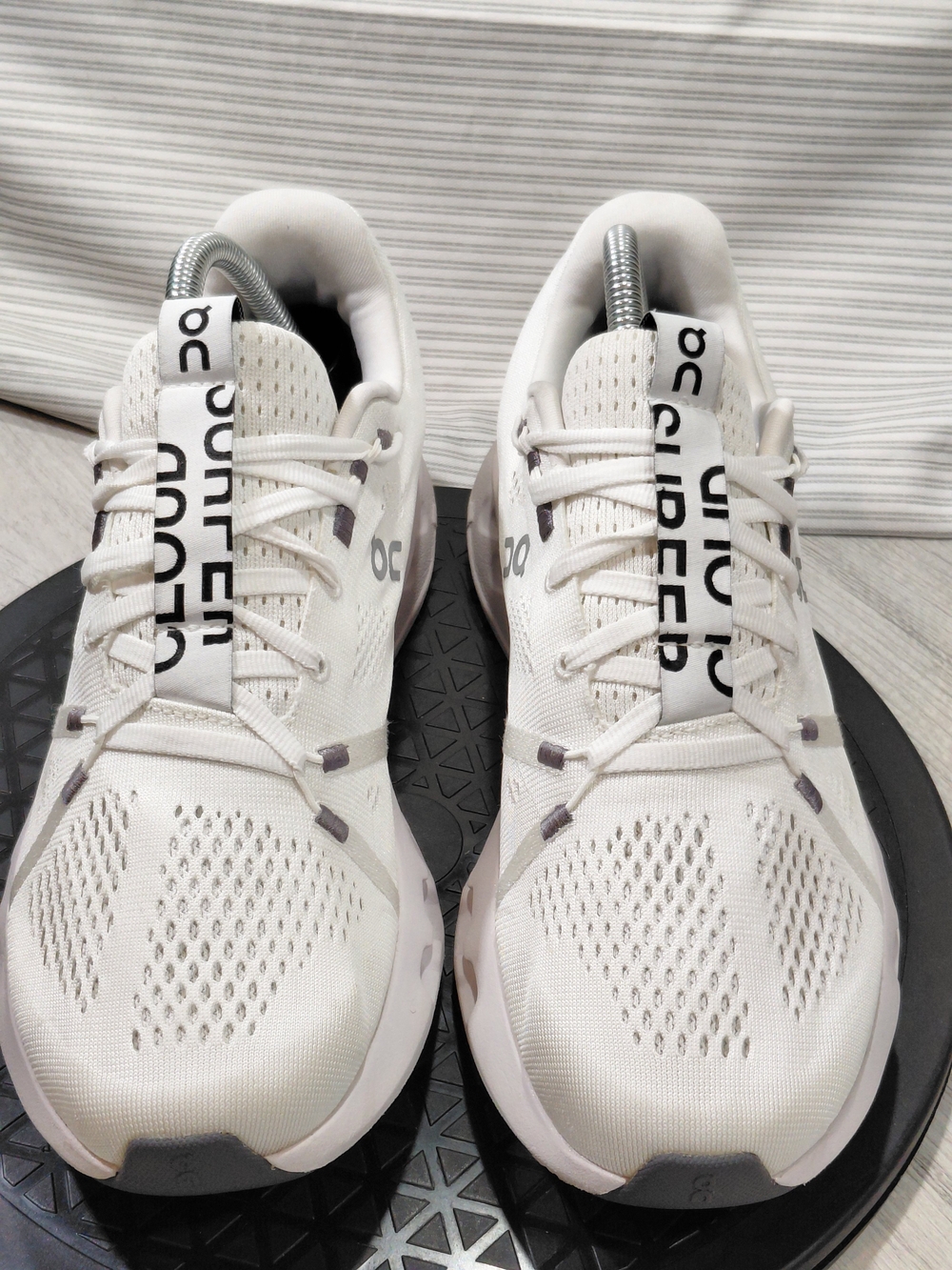 On Cloud Surfer 2 Womens Running Shoes White Ivory SIZE 10 - Picture 3 of 15
